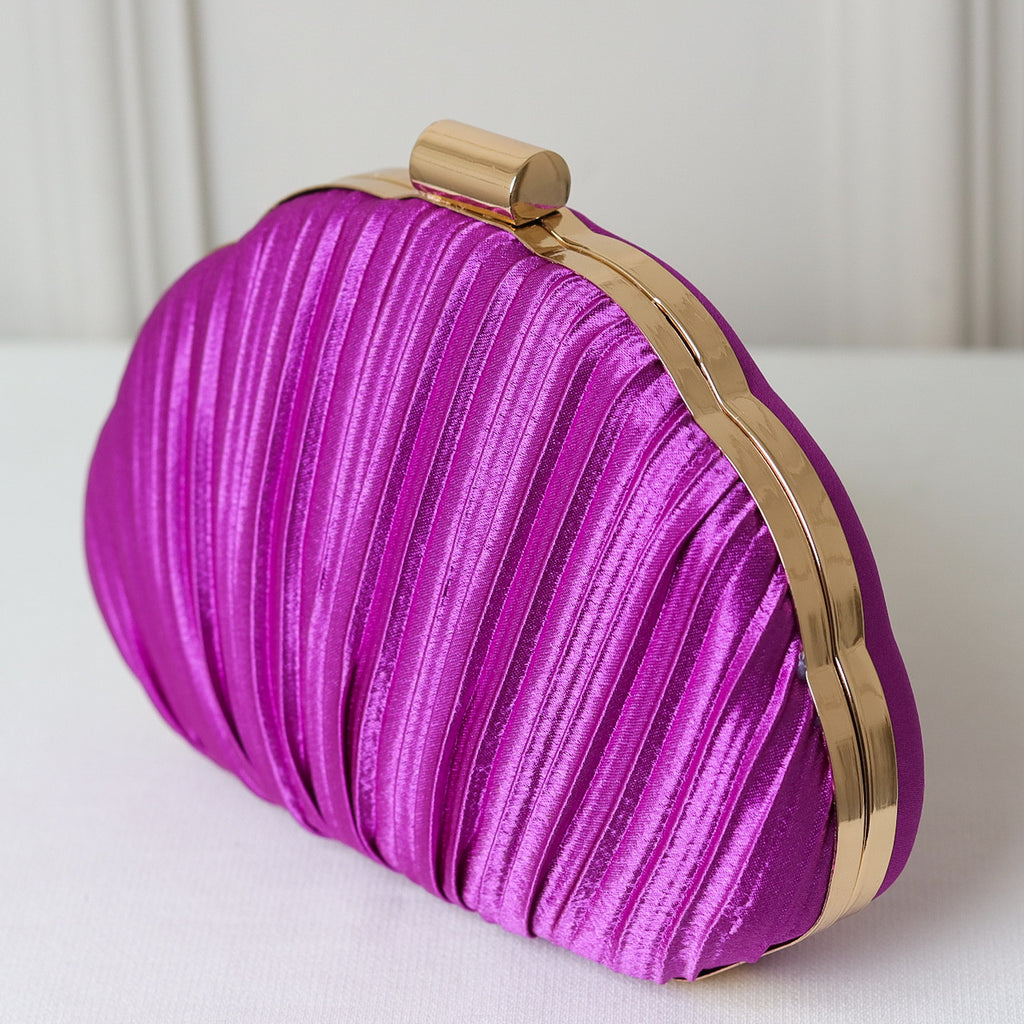 CLUTCH TECIDO CETIM PLISSADO FORMATO CONCHA