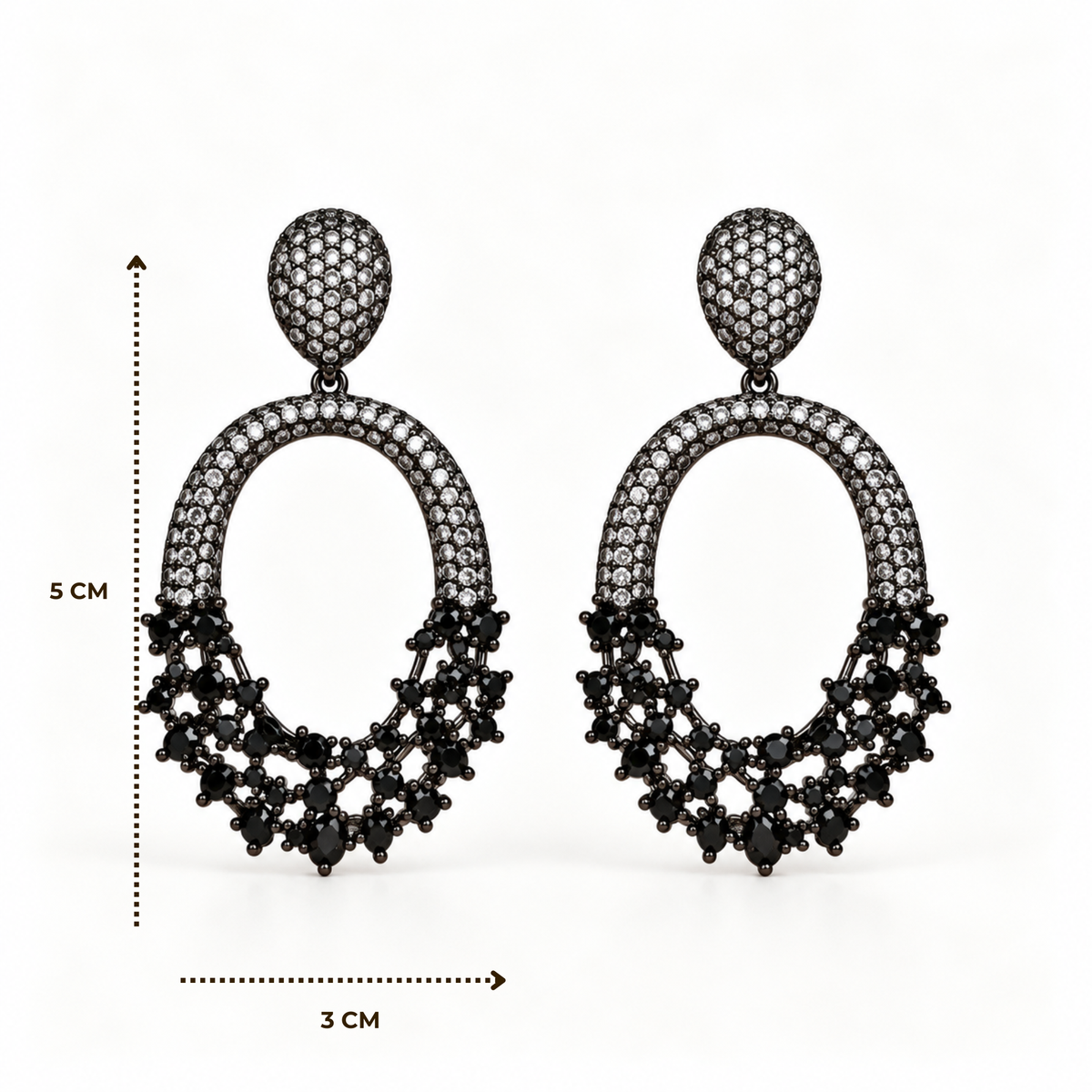 BRINCO FESTA PRETO OVAL CRAVEJADO ZIRCÔNIA VAZADO