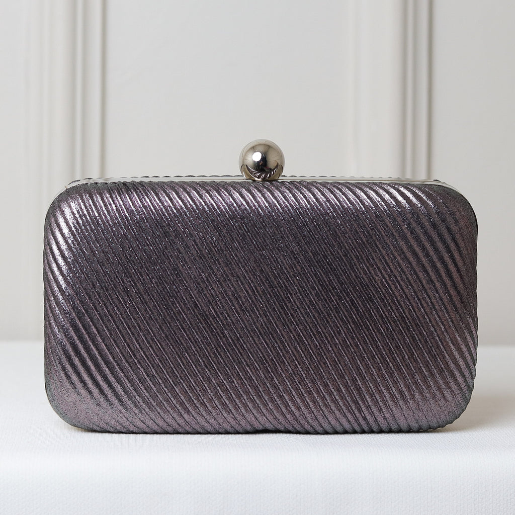 CLUTCH BRILHO TEXTURA LINHAS LADO FORMATO RETANGULAR FECHO ESFERA