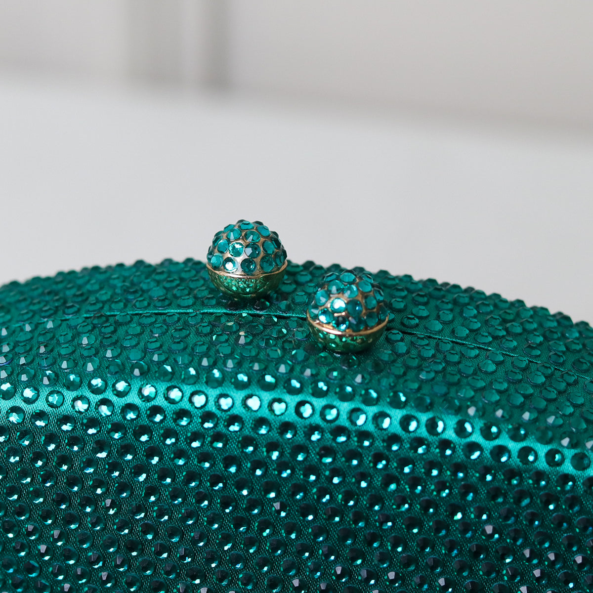 CLUTCH BRILHO STRASS FORMATO OVAL FECHO ESFERA DUPLA
