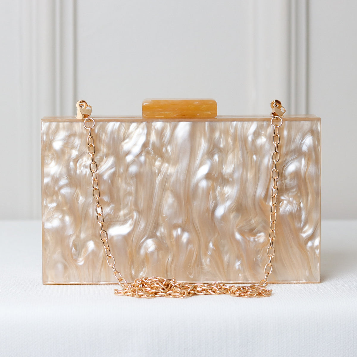 CLUTCH MADREPÉROLA RETANGULAR ACRÍLICO IMITAÇÃO FECHO RETANGULAR