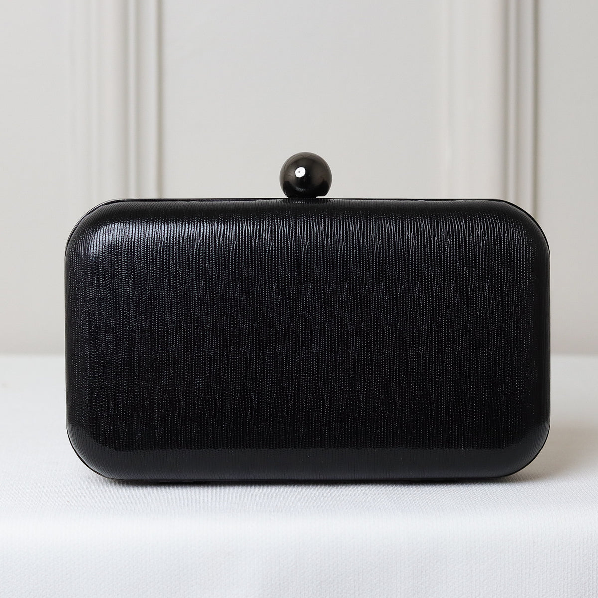 CLUTCH LISA TEXTURA CRAQUELADA FORMATO RETANGULAR FECHO ESFERA