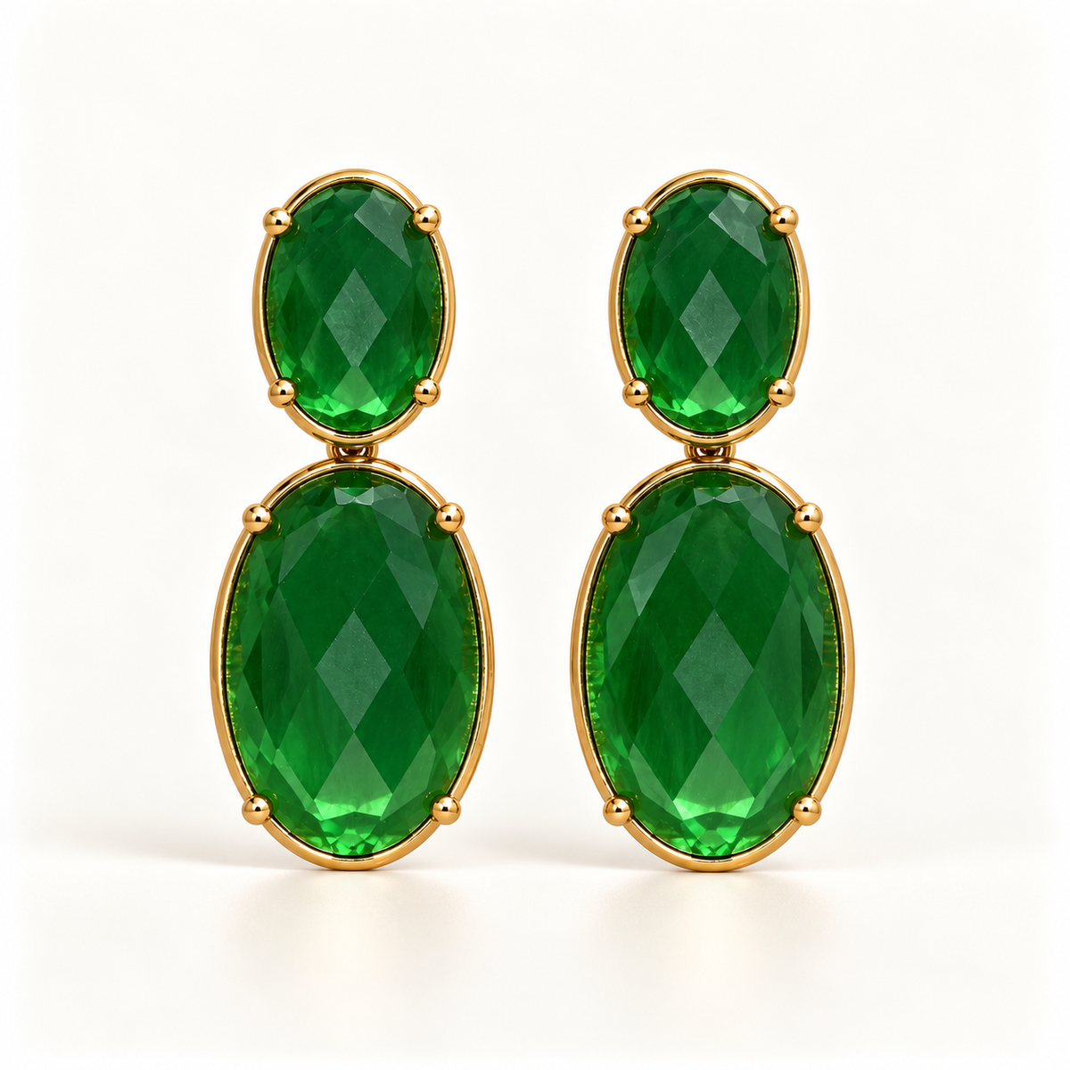 BRINCO FESTA VERDE CRISTAL FORMATO OVAL LISO LADO