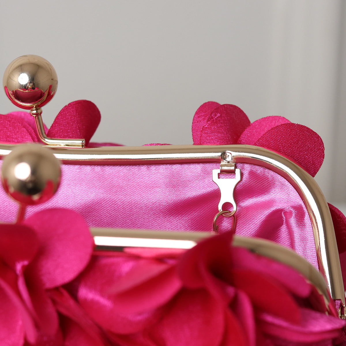 KIT FESTA: CLUTCH PÉTALA ROSA + BRINCO FESTA ROSA