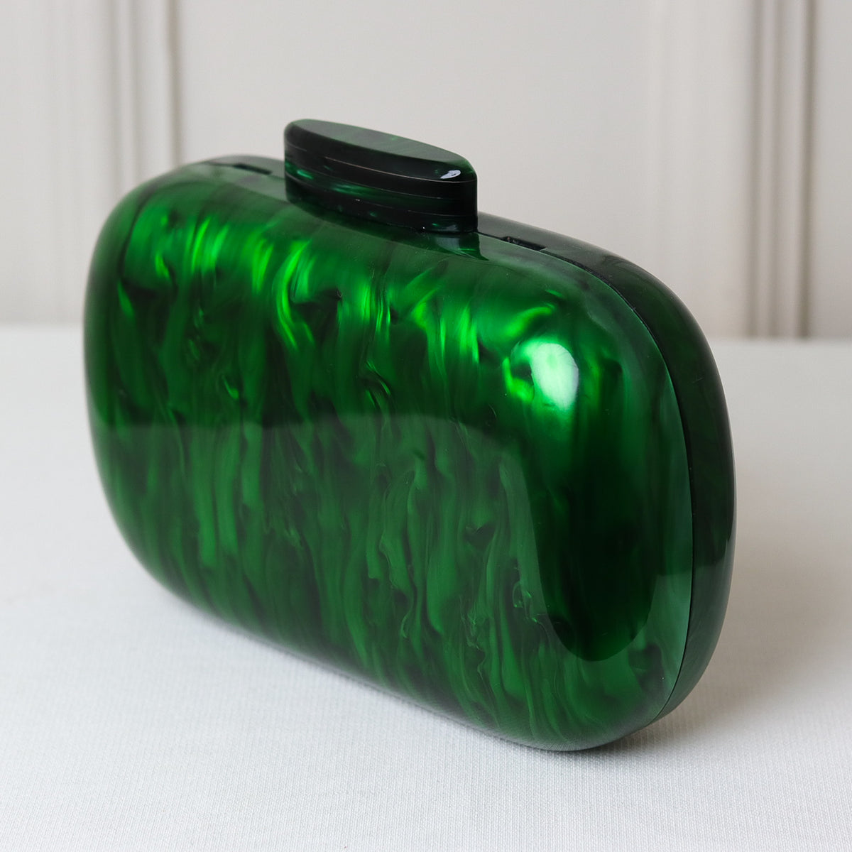 CLUTCH MADREPÉROLA ACRÍLICO IMITAÇÃO FECHO OVAL