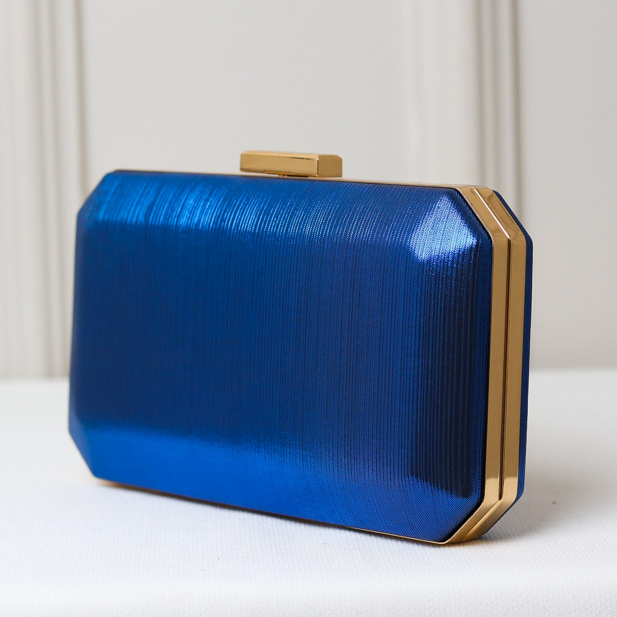CLUTCH AZUL BRILHO LINHAS RETANGULAR FECHO RETO