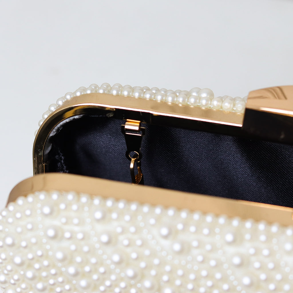 CLUTCH BRANCA PEROLAS ONDULADA RETANGULAR