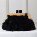 CLUTCH PRETA PLUMA DETALHE FECHO MADEIRA FORMATO RETANGULAR