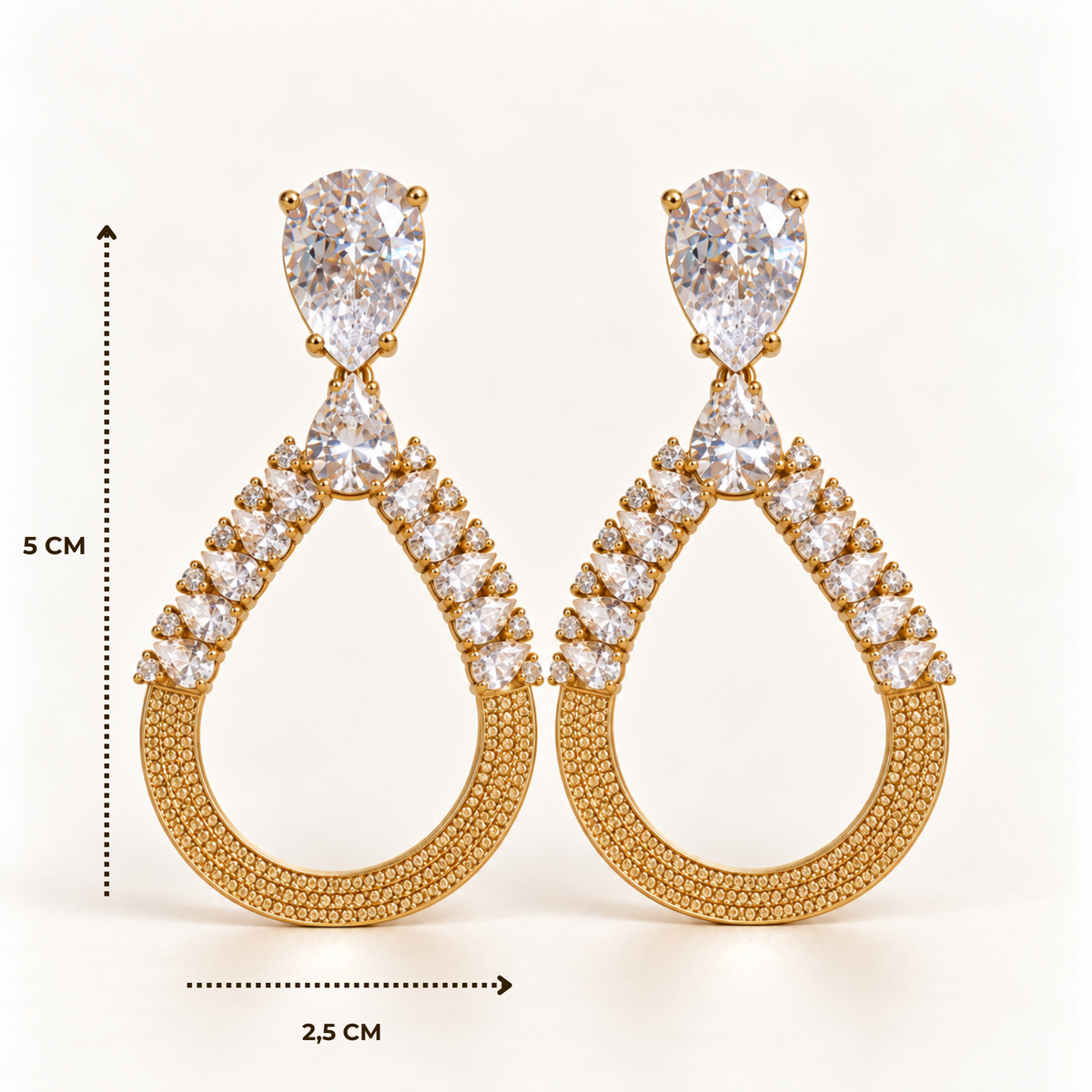 BRINCO FESTA DOURADO CRAVEJADO ZIRCÔNIA GOTA VAZADO