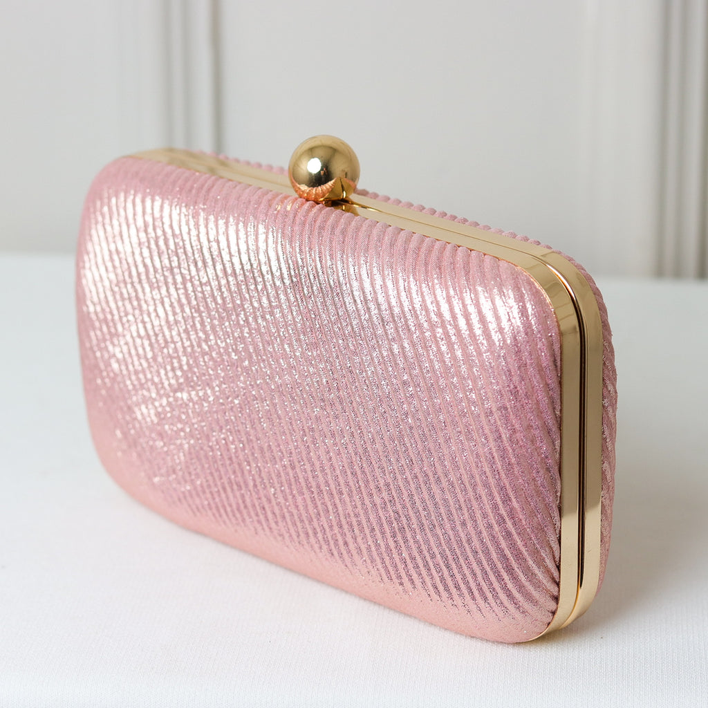 CLUTCH BRILHO TEXTURA LINHAS LADO FORMATO RETANGULAR FECHO ESFERA