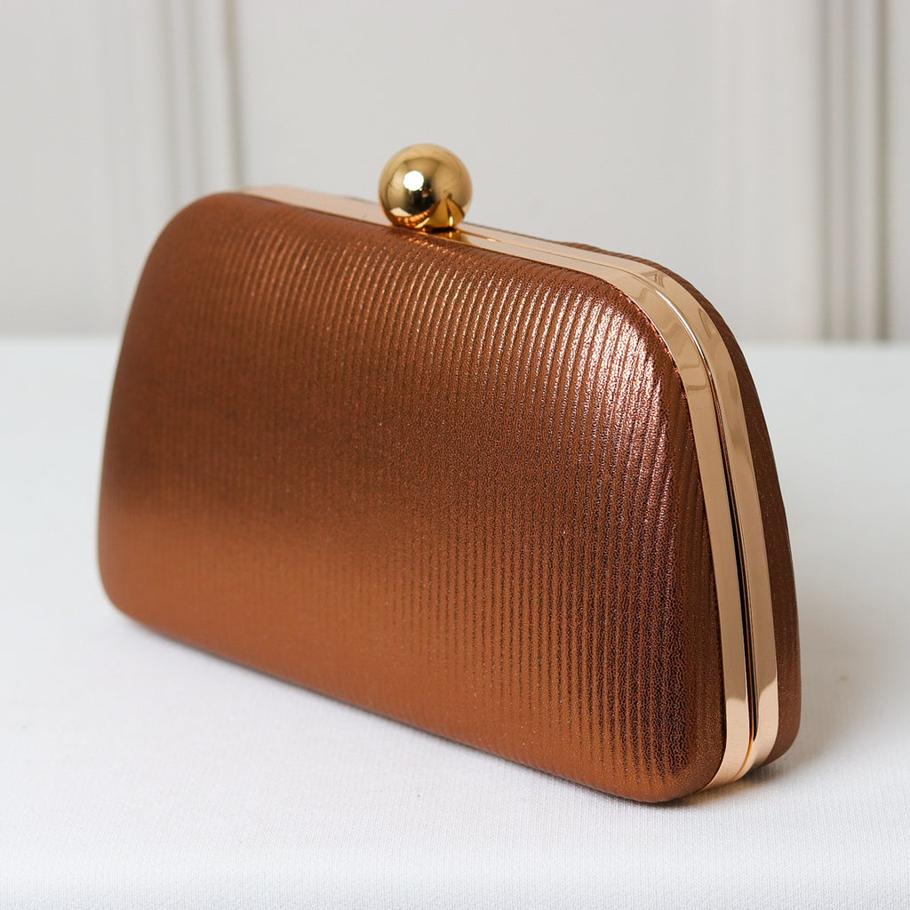 CLUTCH LISA TEXTURA FORMATO RETANGULAR PONTA ARREDONDADA