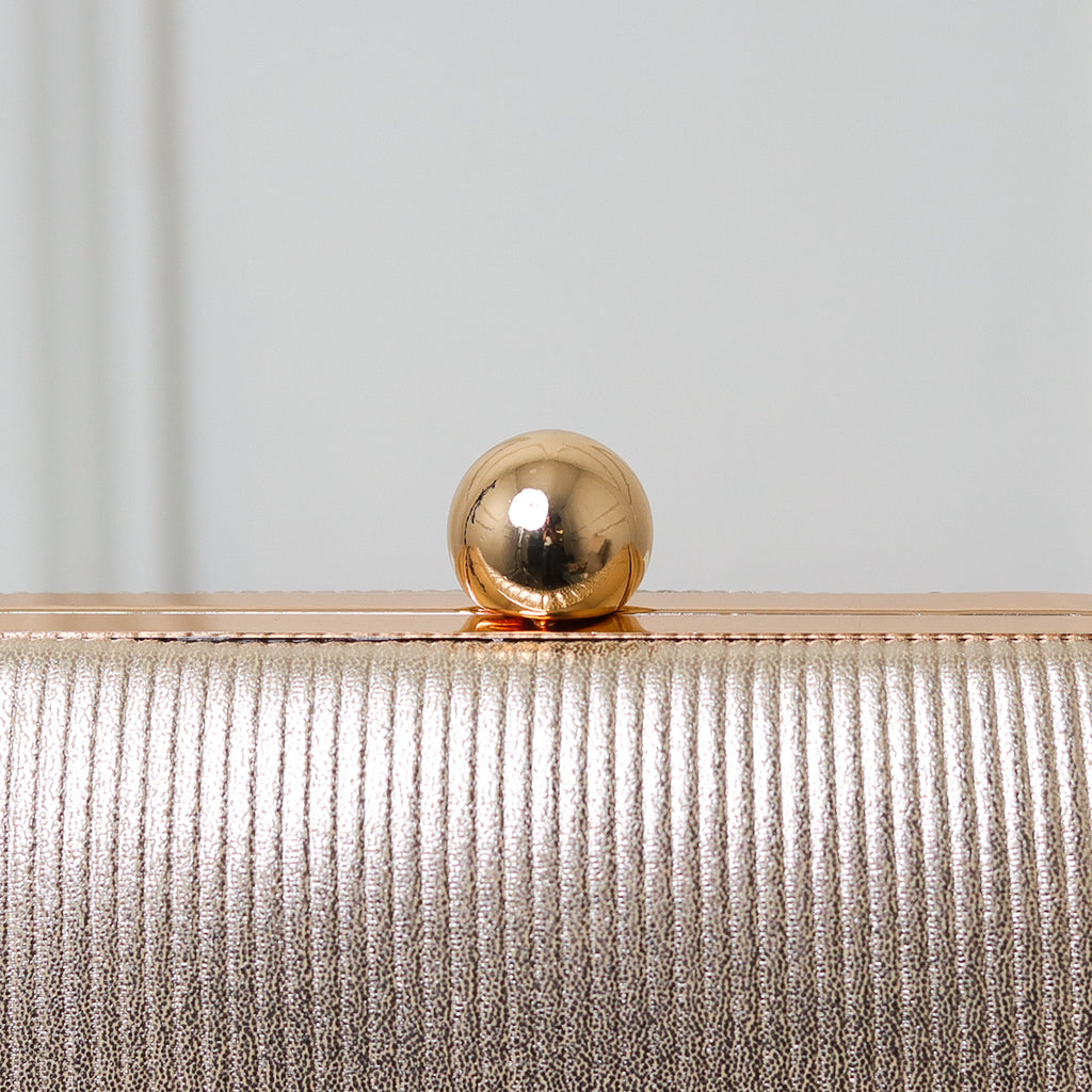 CLUTCH LISA TEXTURA FORMATO RETANGULAR PONTA ARREDONDADA
