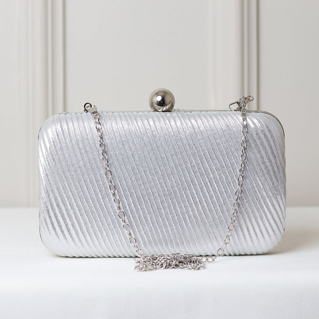 CLUTCH BRILHO TEXTURA LINHAS LADO FORMATO RETANGULAR FECHO ESFERA