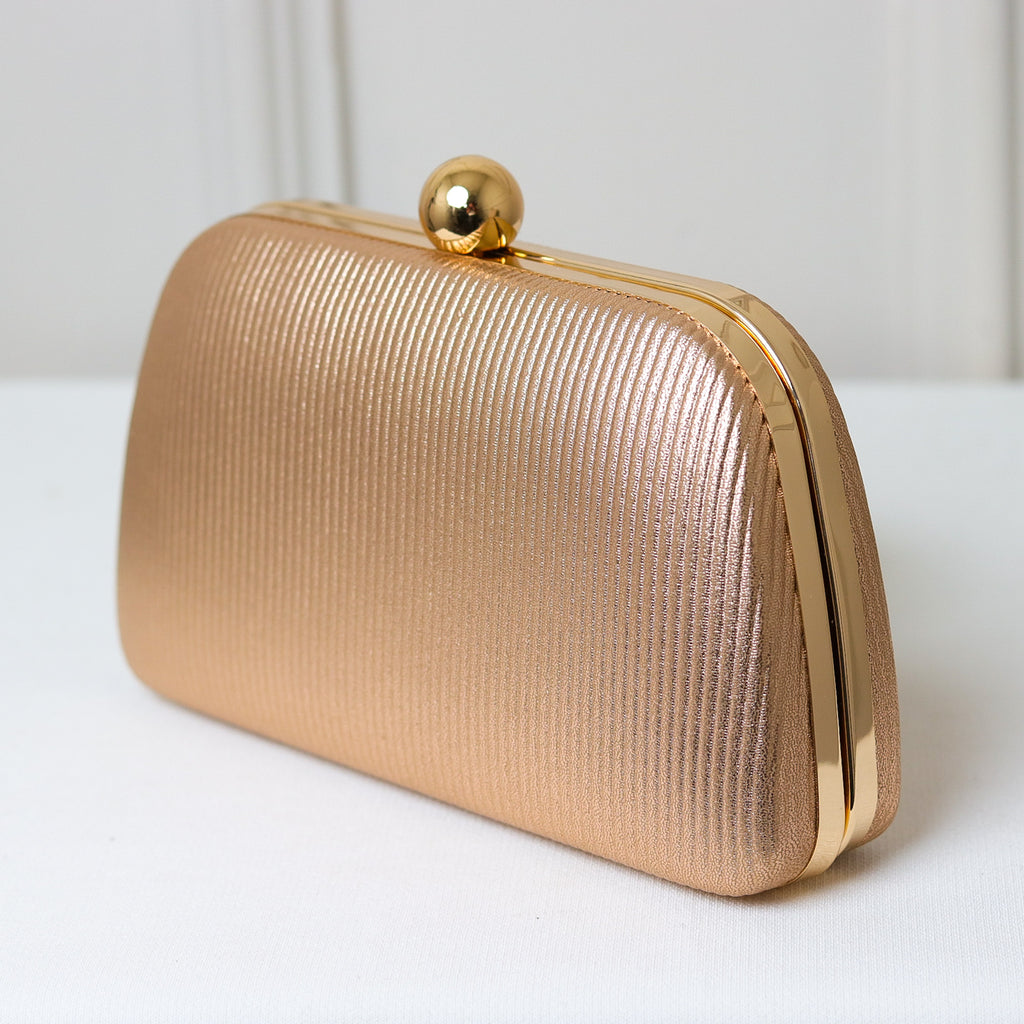 CLUTCH LISA TEXTURA FORMATO RETANGULAR PONTA ARREDONDADA