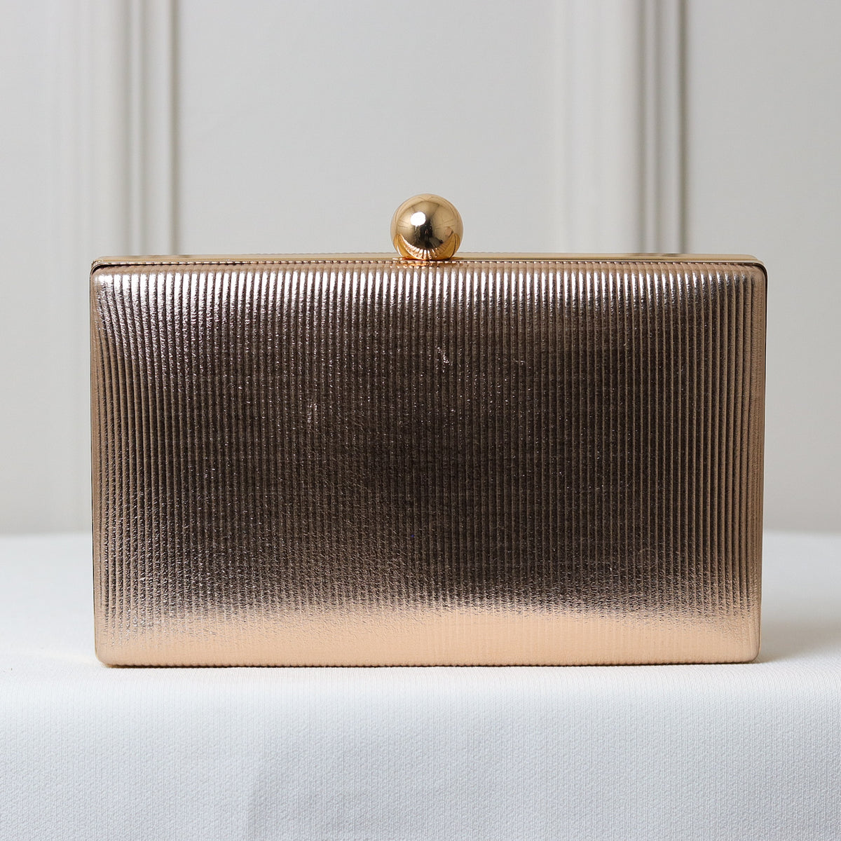 CLUTCH LISA TEXTURA LINHAS FORMATO RETANGULAR FECHO ESFERA