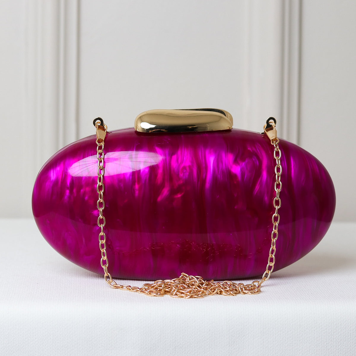 CLUTCH MADREPÉROLA OVAL ACRÍLICO IMITAÇÃO FECHO DOURADO LISO