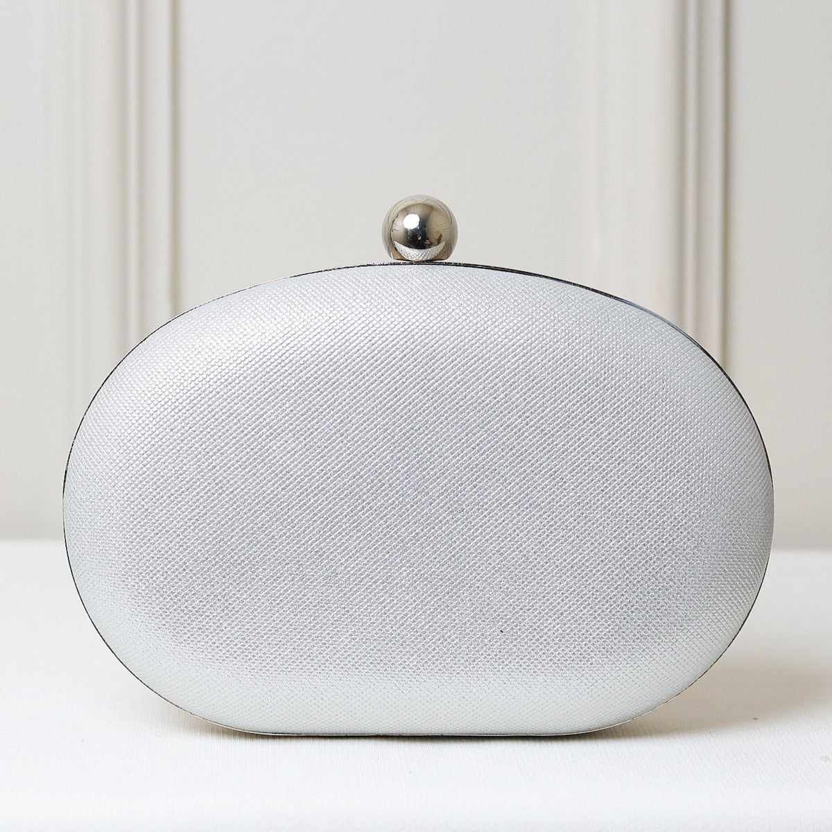 CLUTCH BRILHO TEXTURA FORMATO OVAL FECHO ESFERA