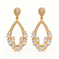BRINCO FESTA DOURADO CRAVEJADO MICRO ZIRCÔNIA OVAL VAZADO FORMATO GOTA