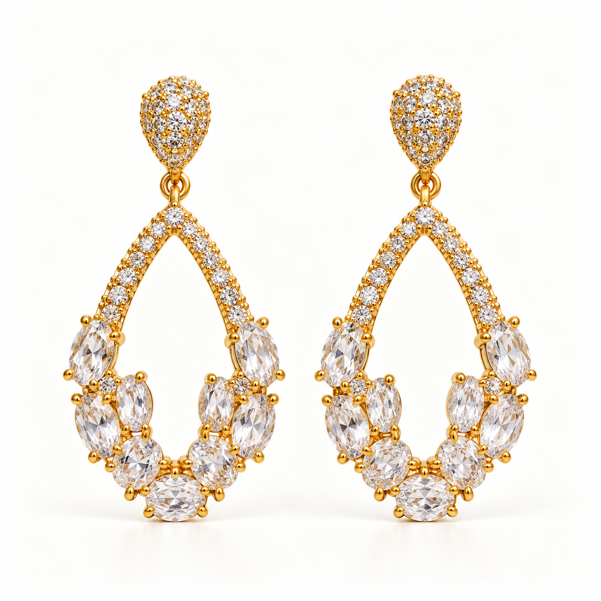 BRINCO FESTA DOURADO CRAVEJADO MICRO ZIRCÔNIA OVAL VAZADO FORMATO GOTA