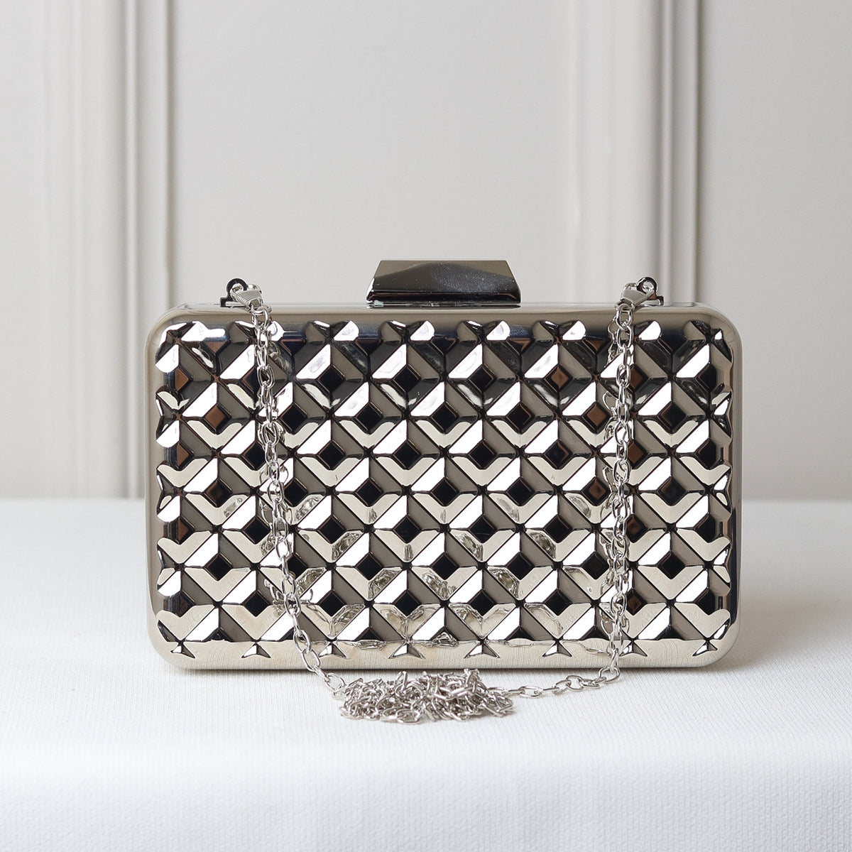 CLUTCH METALIZADA GEOMETRICA QUADRICULADA FORMATO RETANGULAR