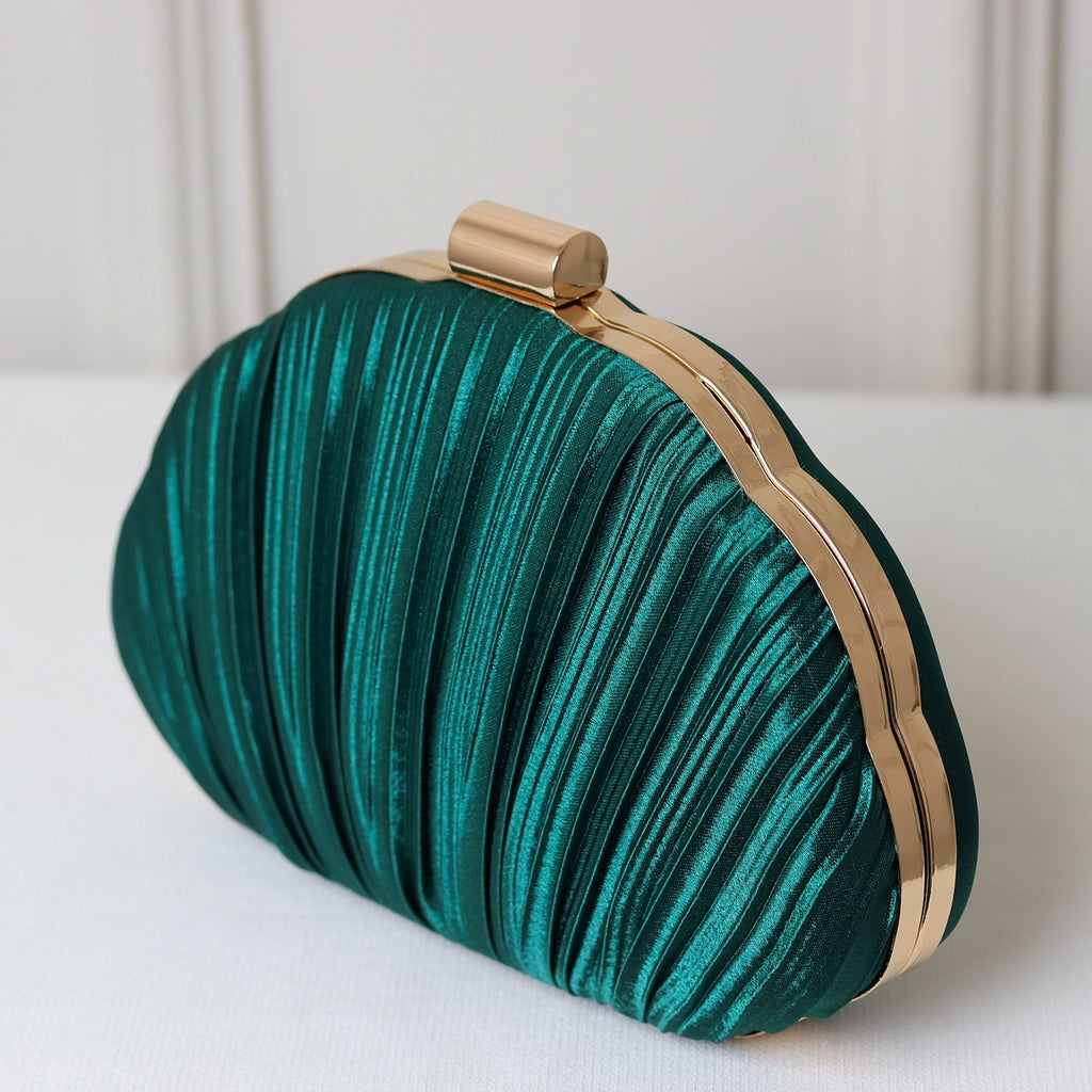CLUTCH TECIDO CETIM PLISSADO FORMATO CONCHA