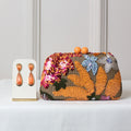 KIT FESTA: CLUTCH BORDADA LARANJA + BRINCO FESTA GOTA LARANJA