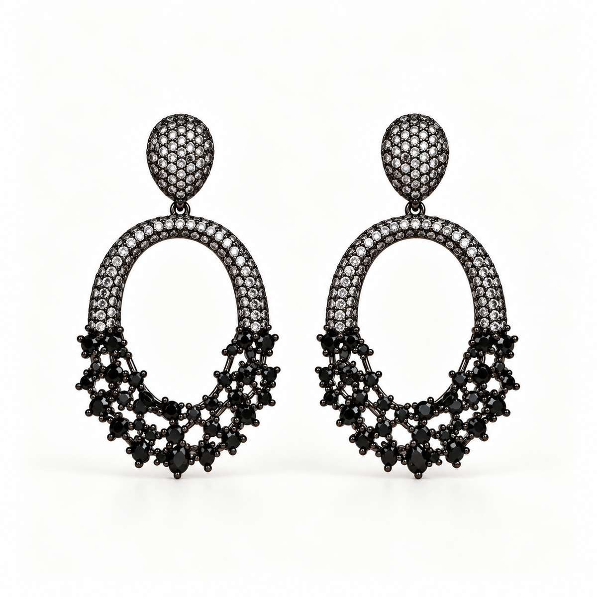 BRINCO FESTA PRETO OVAL CRAVEJADO ZIRCÔNIA VAZADO
