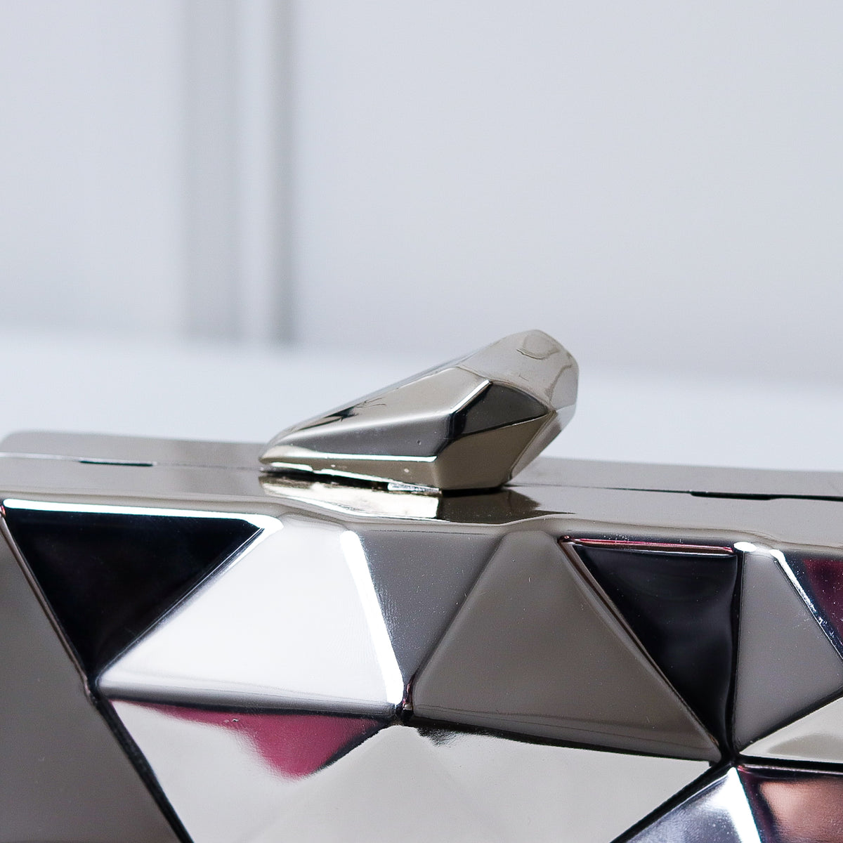 CLUTCH METALIZADA GEOMETRICA FORMATO RETANGULAR