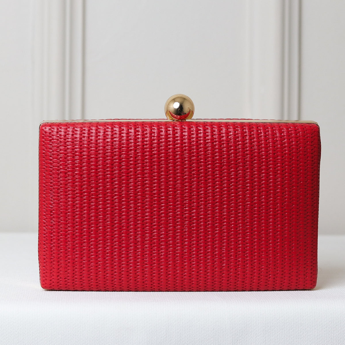 CLUTCH VERMELHA LISA TEXTURA PONTILHADA