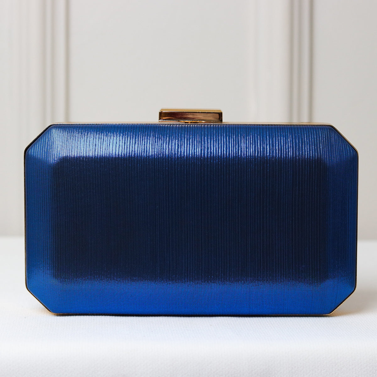 CLUTCH AZUL BRILHO LINHAS RETANGULAR FECHO RETO