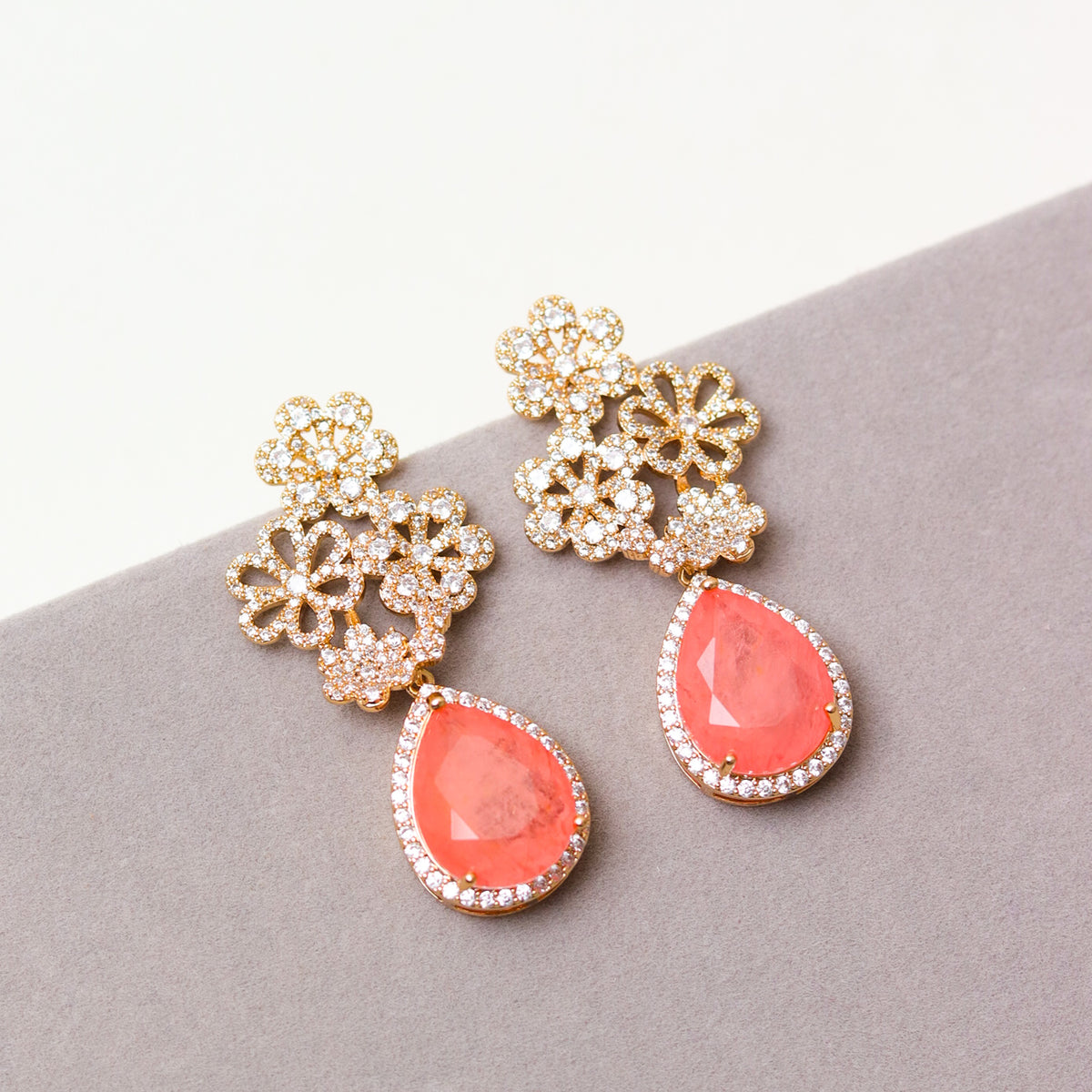 BRINCO FESTA LARANJA CORAL CRAVEJADO FLOR