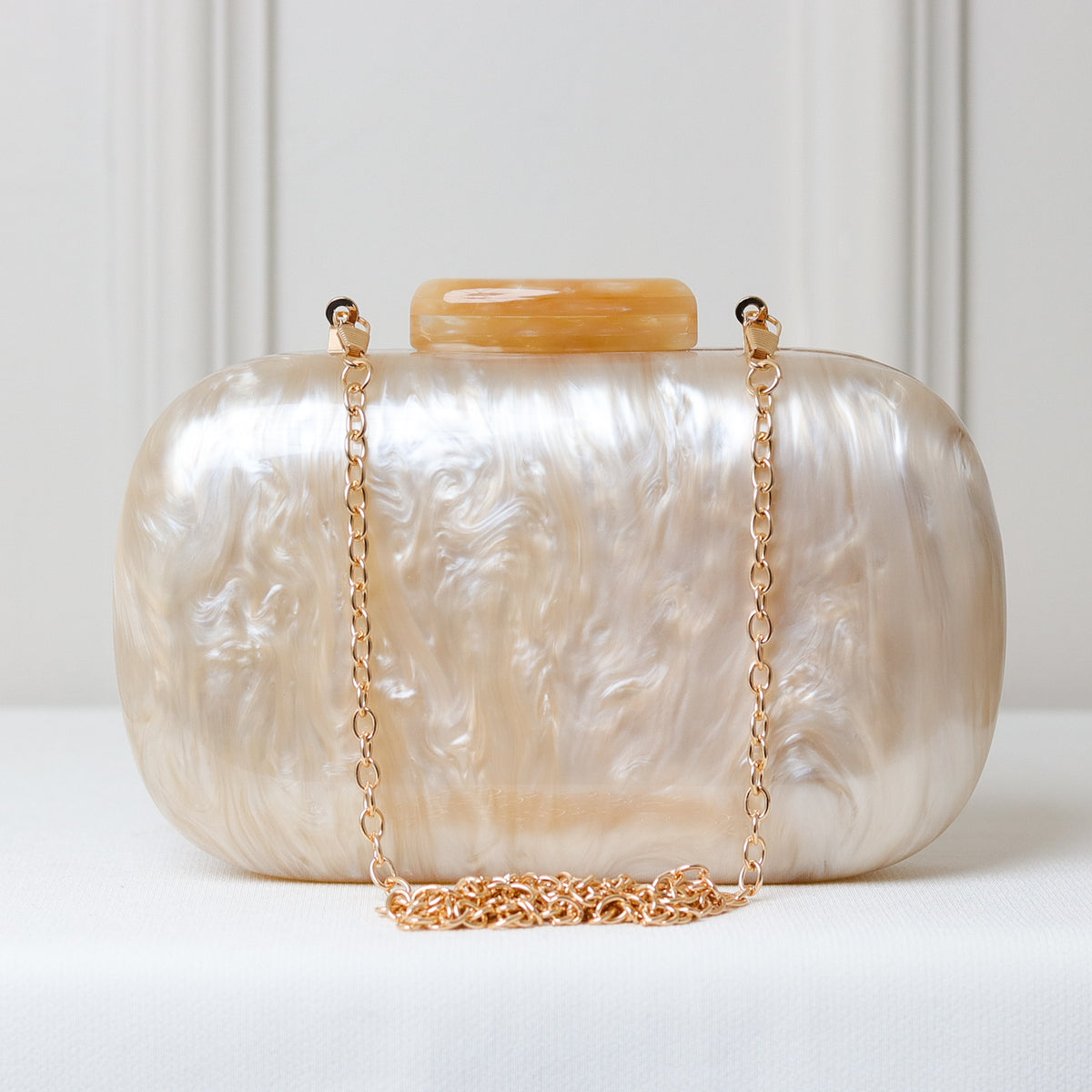CLUTCH MADREPÉROLA ACRÍLICO IMITAÇÃO FECHO OVAL