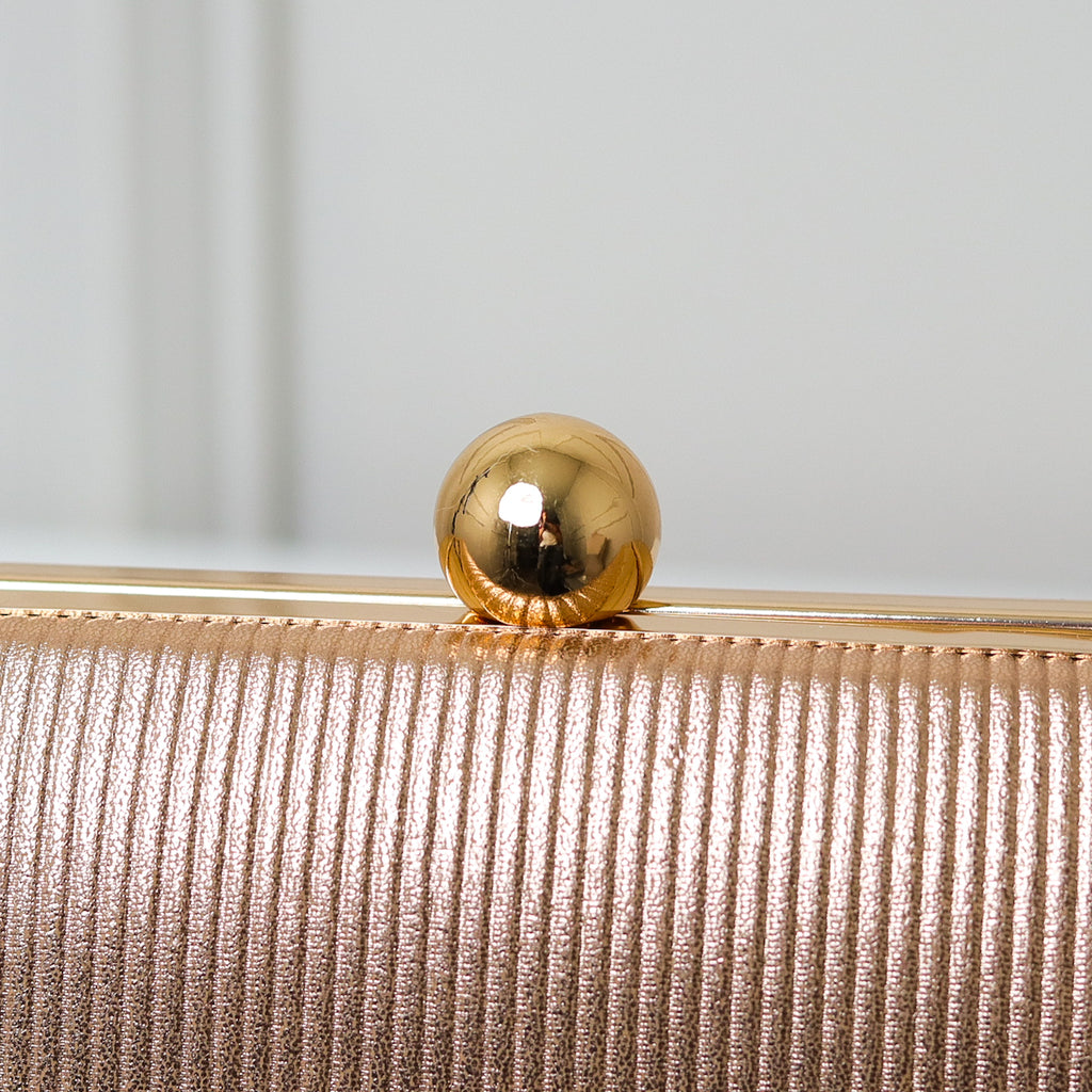 CLUTCH LISA TEXTURA FORMATO RETANGULAR PONTA ARREDONDADA