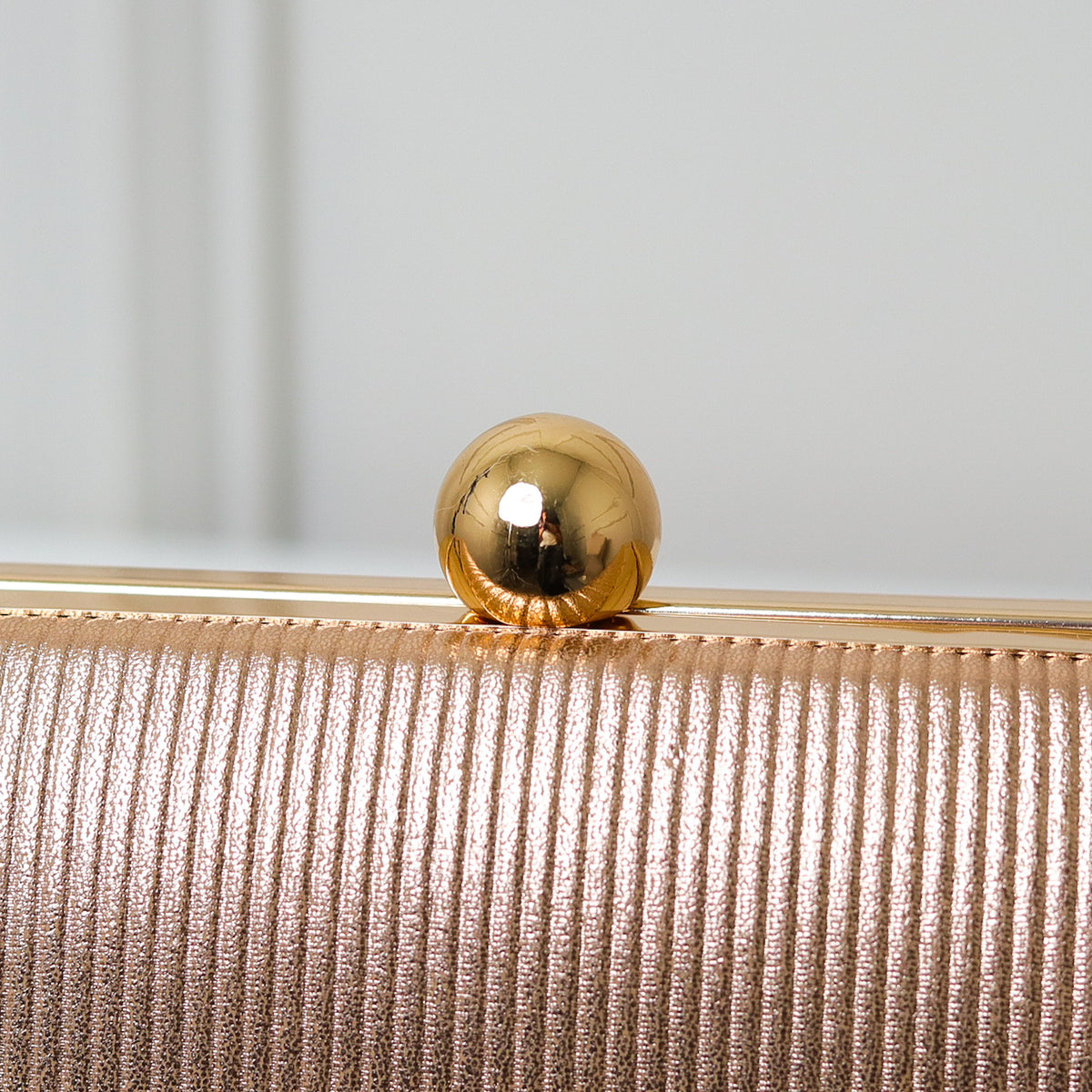 CLUTCH LISA TEXTURA FORMATO RETANGULAR PONTA ARREDONDADA