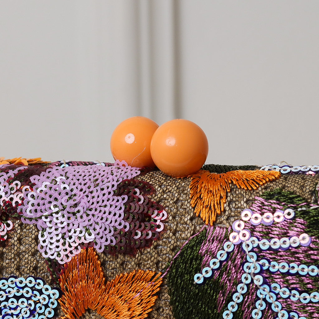 KIT FESTA: CLUTCH BORDADA LARANJA + BRINCO FESTA GOTA LARANJA