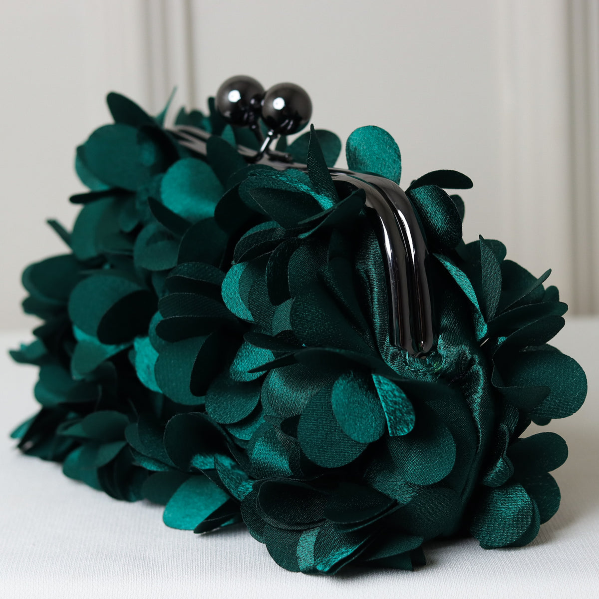 KIT FESTA: CLUTCH PÉTALA VERDE + BRINCO FESTA GOTA VERDE