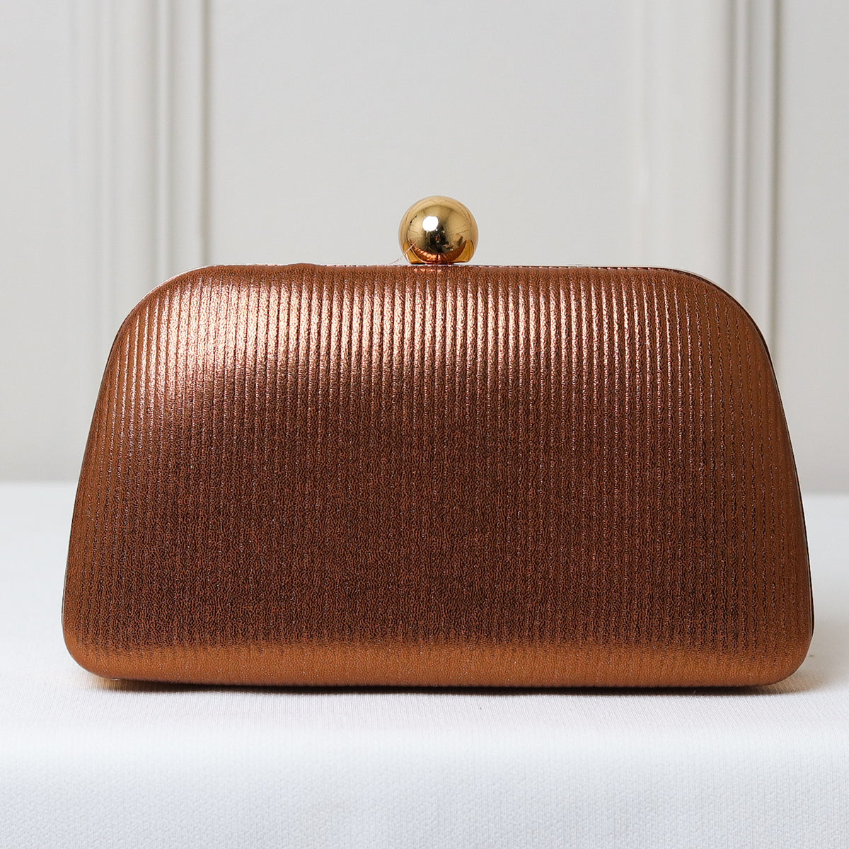 CLUTCH LISA TEXTURA FORMATO RETANGULAR PONTA ARREDONDADA