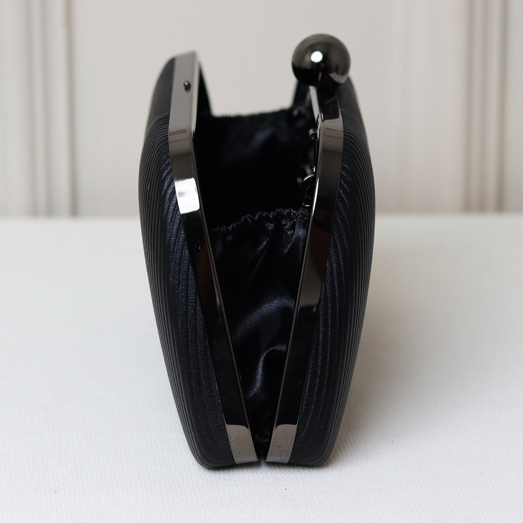 CLUTCH LISA TEXTURA FORMATO RETANGULAR PONTA ARREDONDADA