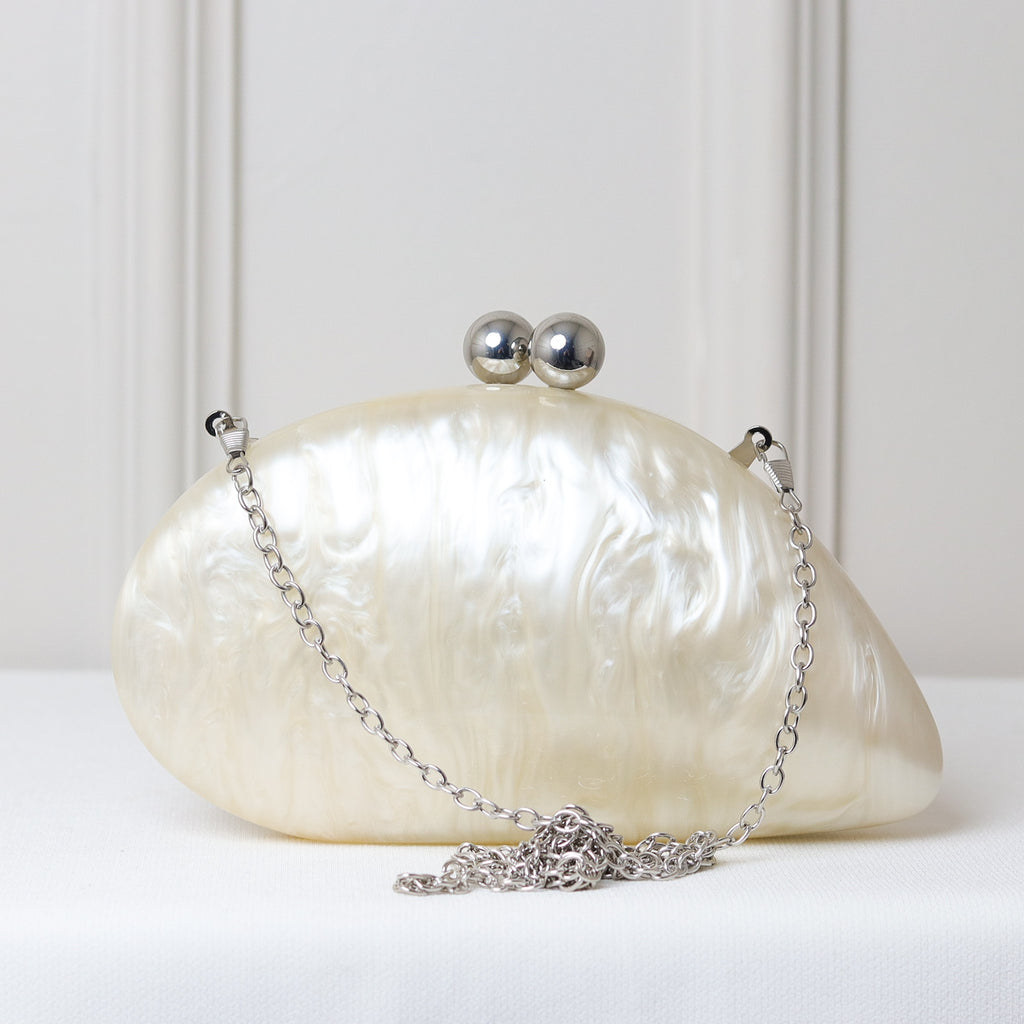 CLUTCH MADREPÉROLA OVAL CRÍLICO IMITAÇÃO FECHO ESFERA DUPLA