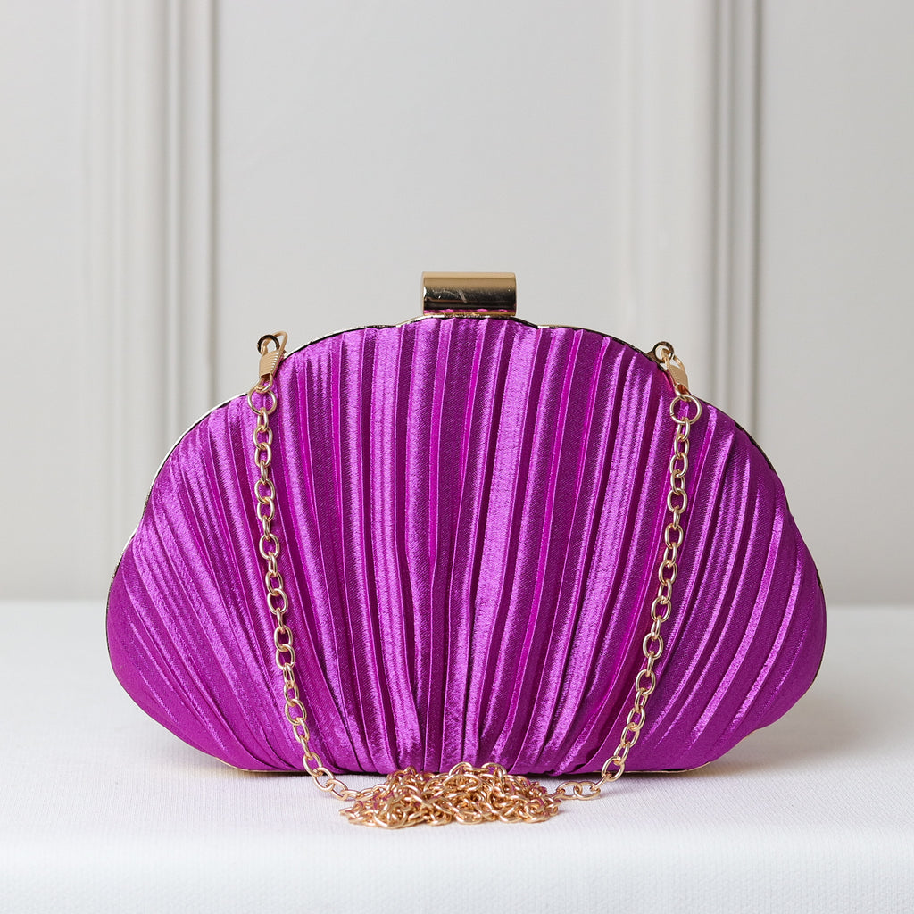 CLUTCH TECIDO CETIM PLISSADO FORMATO CONCHA