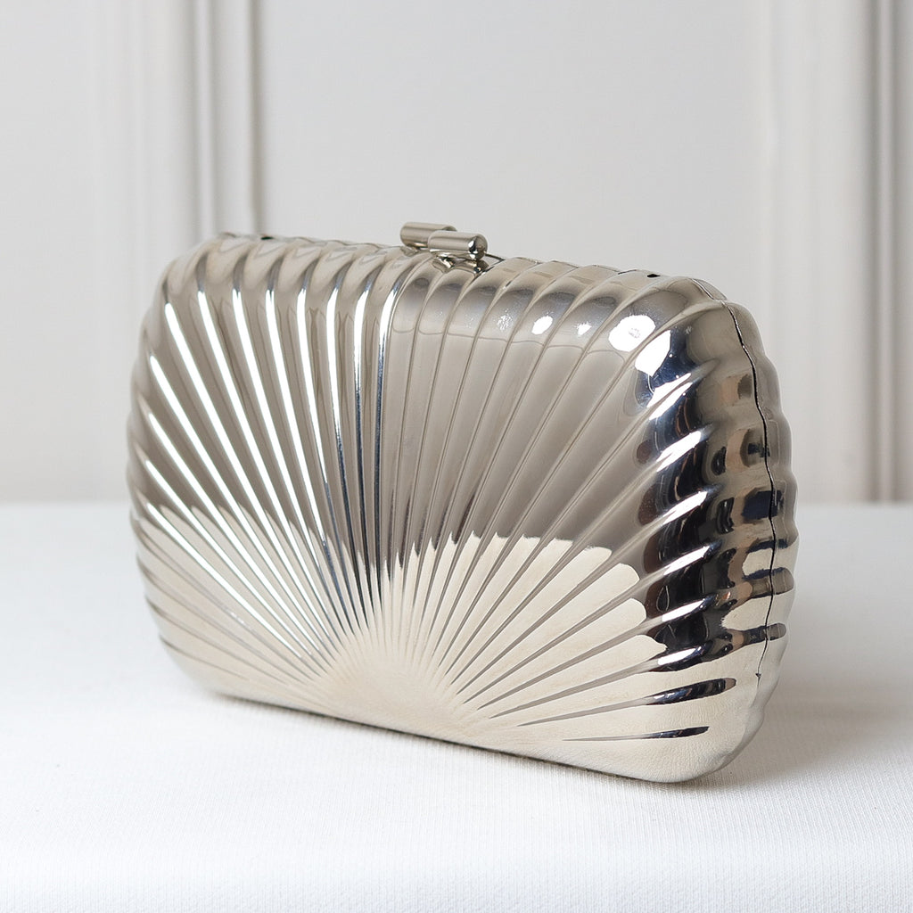 CLUTCH METALIZADA FORMATO CONCHA RETANGULAR FECHO RETO