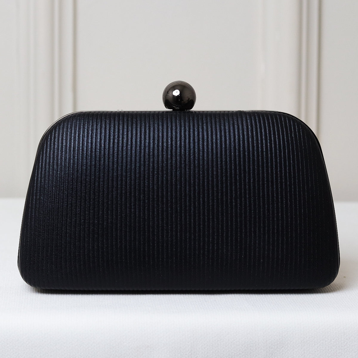 CLUTCH LISA TEXTURA FORMATO RETANGULAR PONTA ARREDONDADA