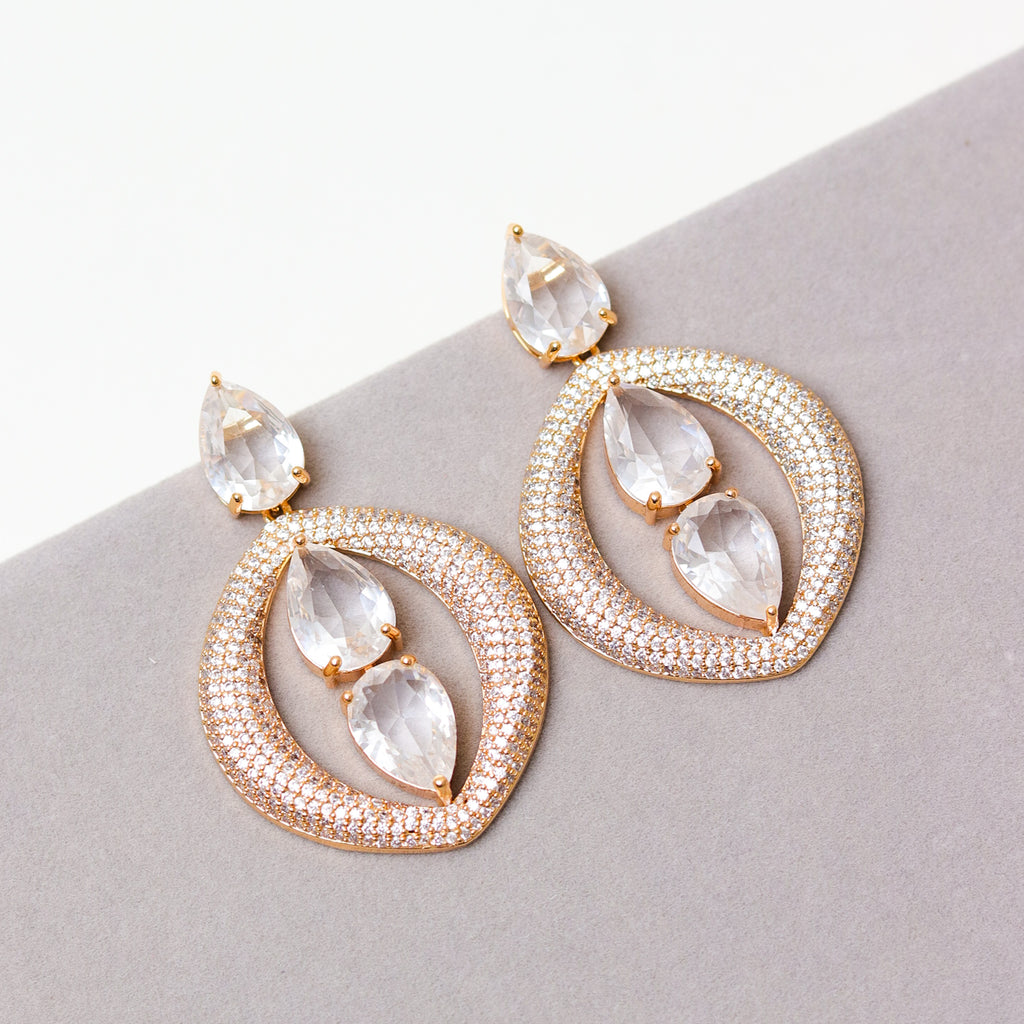 BRINCO FESTA DOURADO CRAVEJADO GOTA ZIRCÔNIA VAZADO