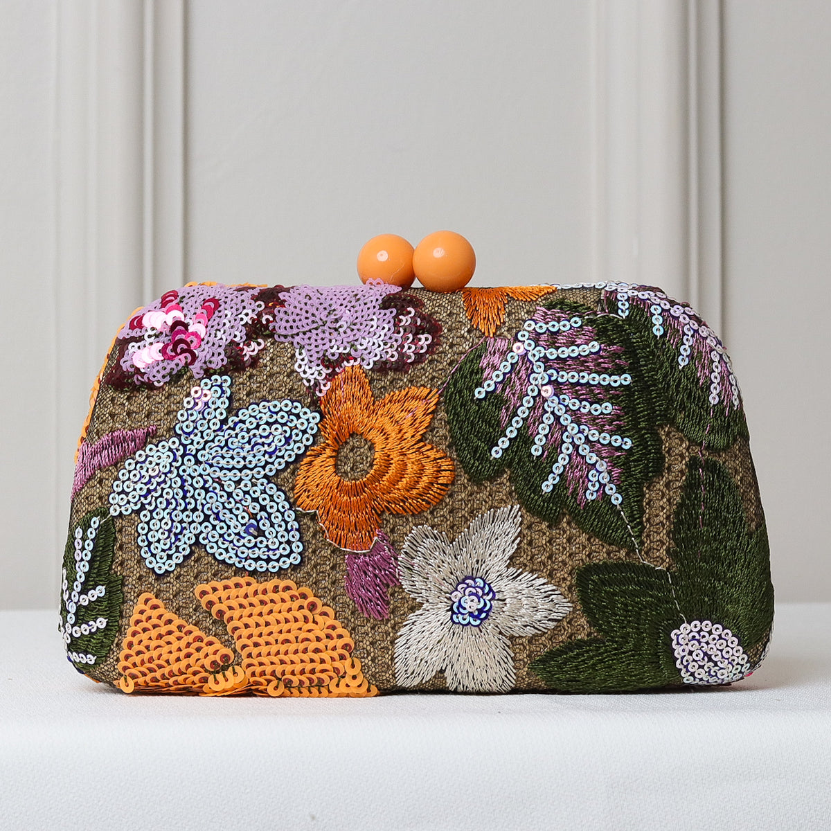KIT FESTA: CLUTCH BORDADA LARANJA + BRINCO FESTA GOTA LARANJA