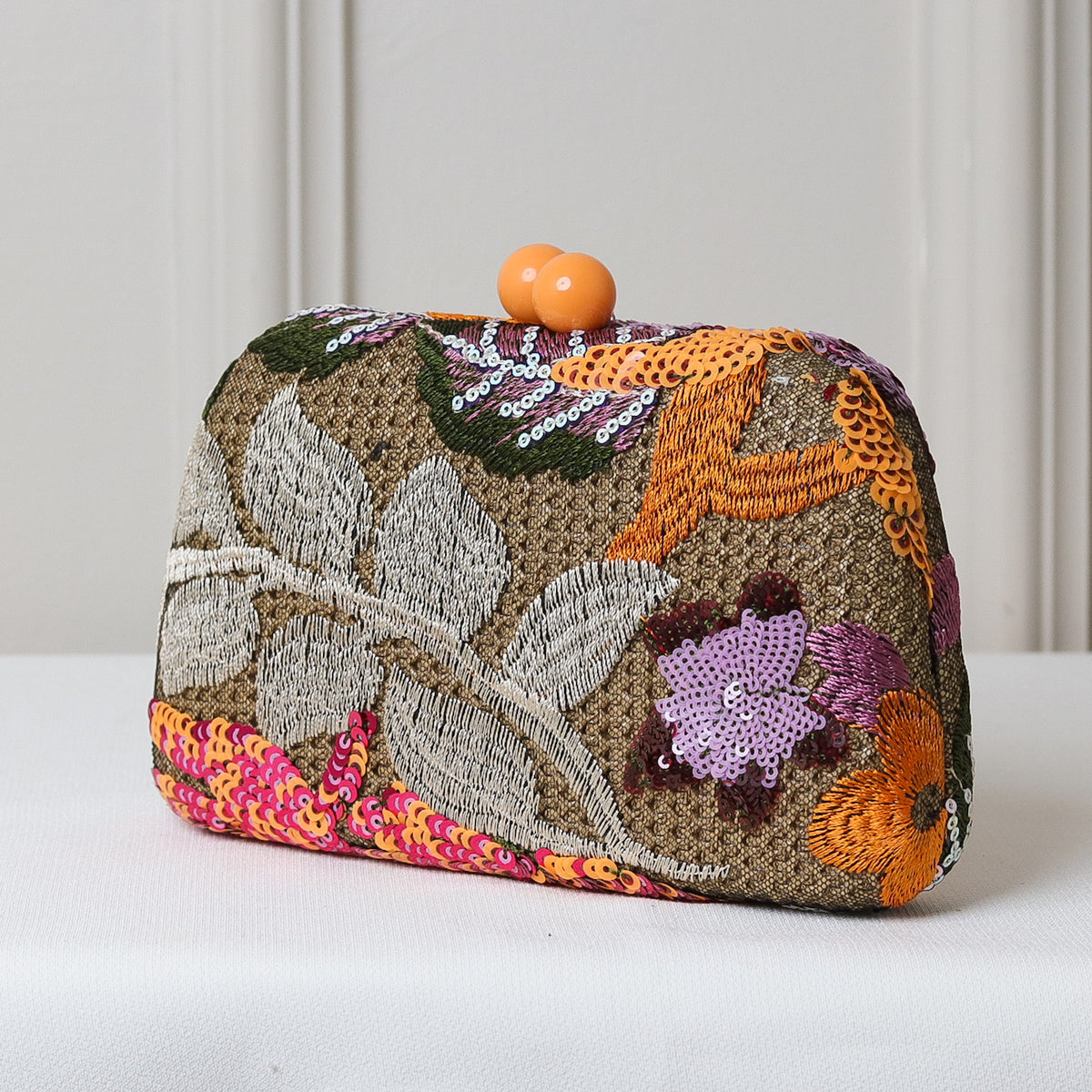KIT FESTA: CLUTCH BORDADA LARANJA + BRINCO FESTA GOTA LARANJA