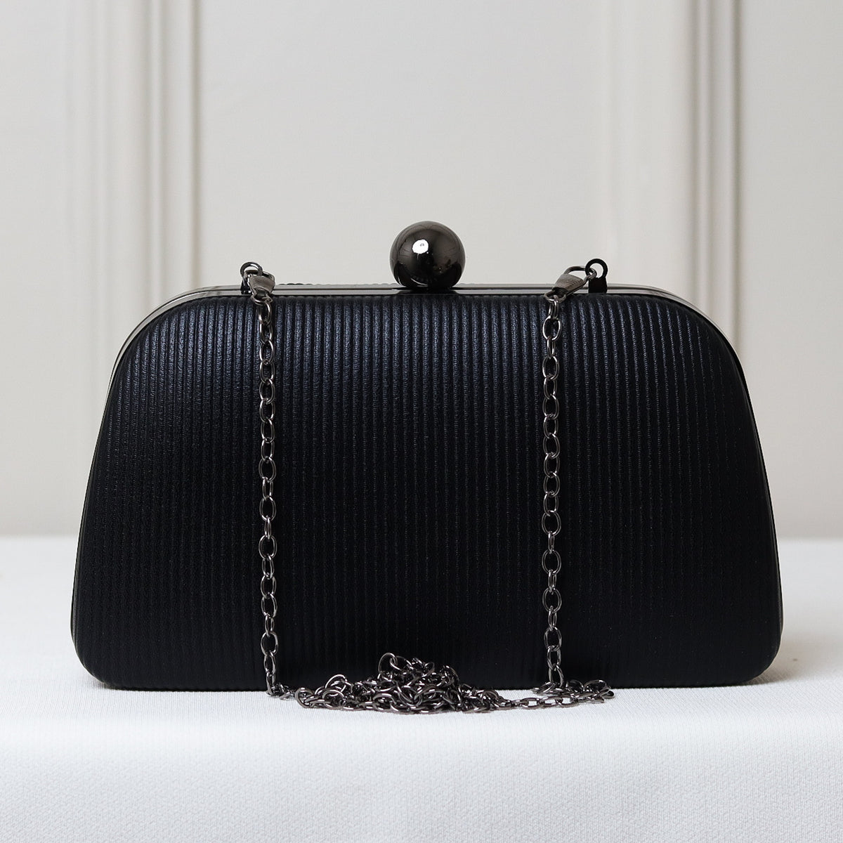 CLUTCH LISA TEXTURA FORMATO RETANGULAR PONTA ARREDONDADA