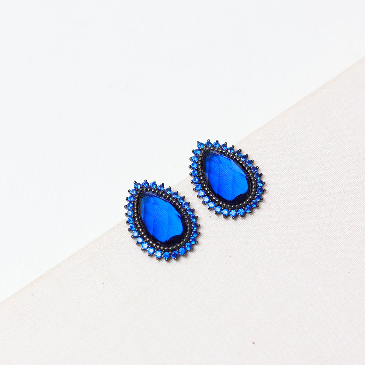 BRINCO FESTA AZUL CRISTAL CRAVEJADO GOTA