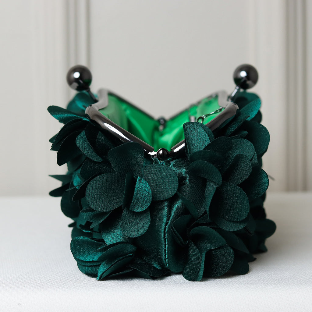 KIT FESTA: CLUTCH PÉTALA VERDE + BRINCO FESTA GOTA VERDE