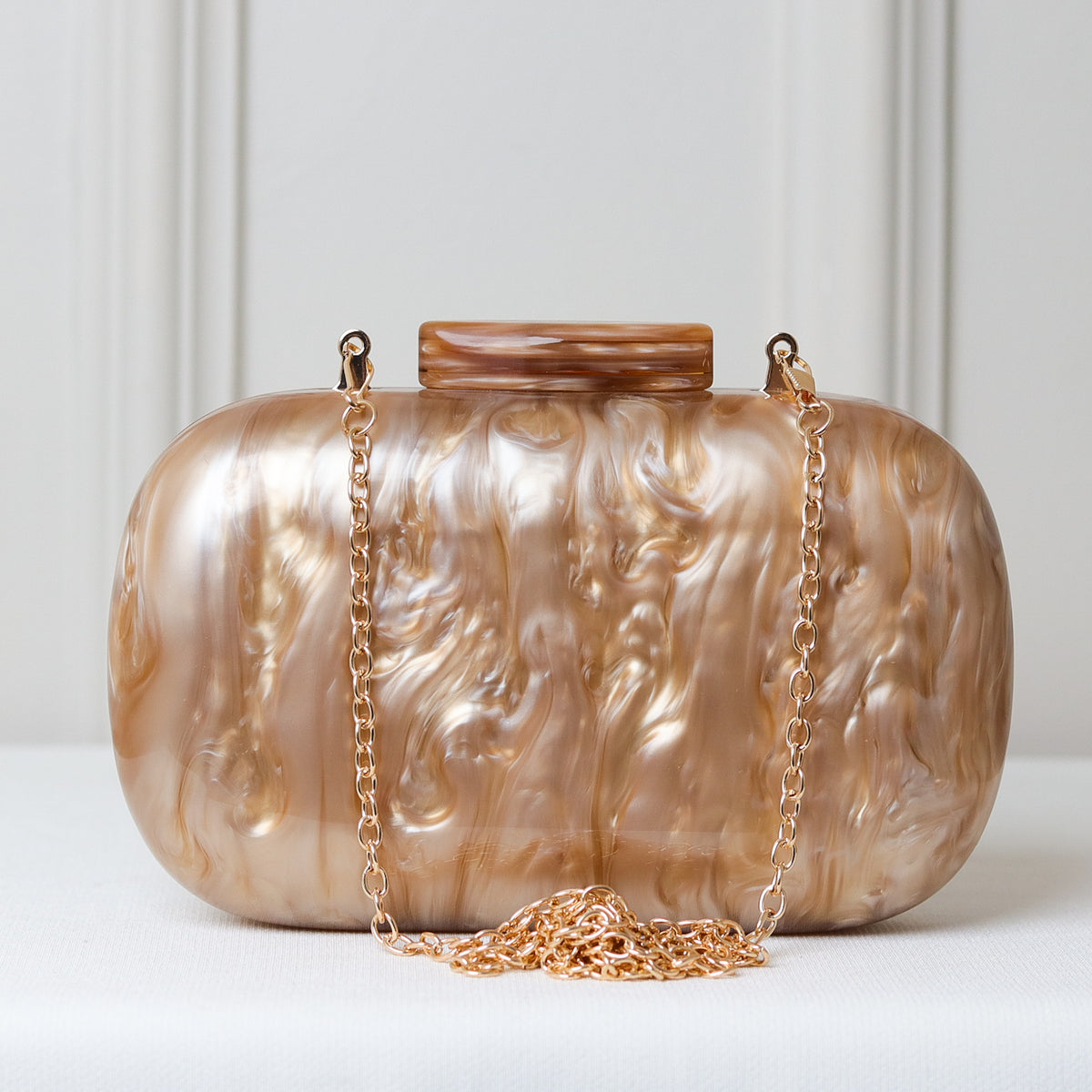 CLUTCH MADREPÉROLA ACRÍLICO IMITAÇÃO FECHO OVAL