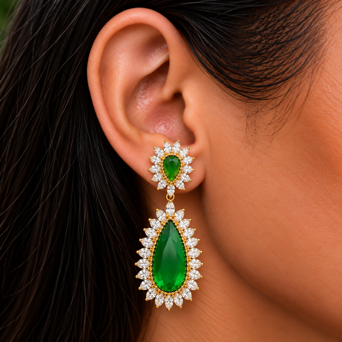 BRINCO FESTA VERDE CRISTAL LUXO CRAVEJADO GOTA